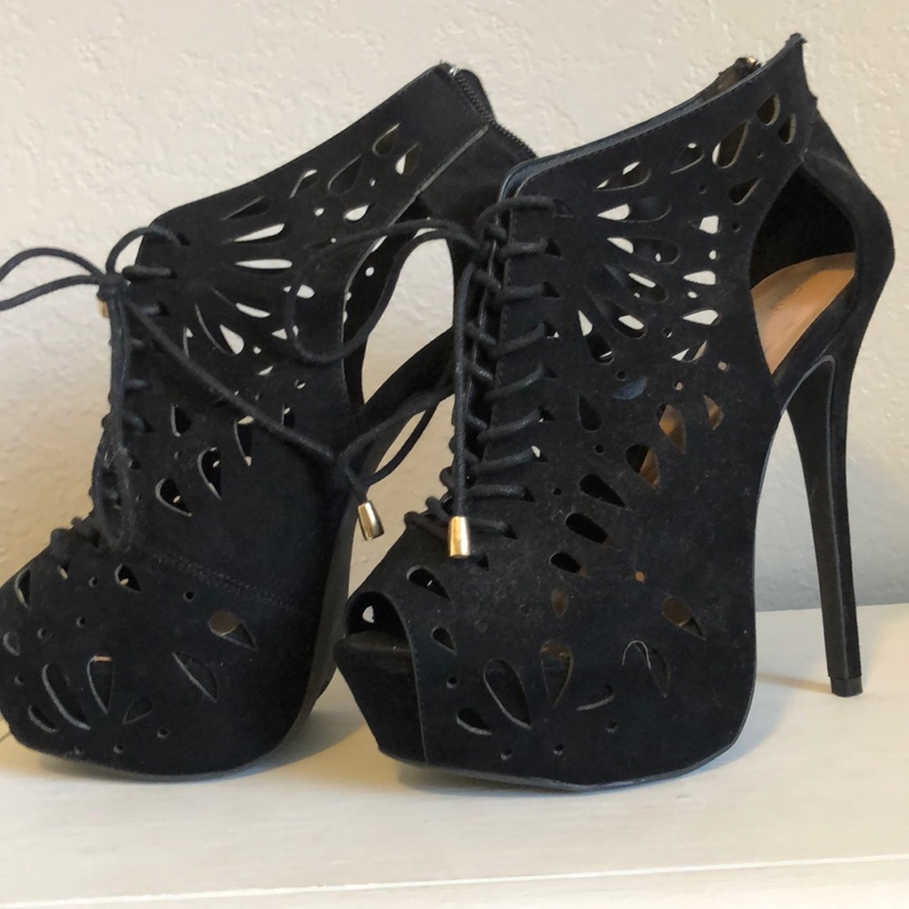 Black laser cutout platforms